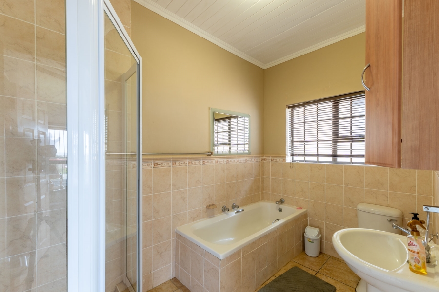 3 Bedroom Property for Sale in Menkenkop Western Cape